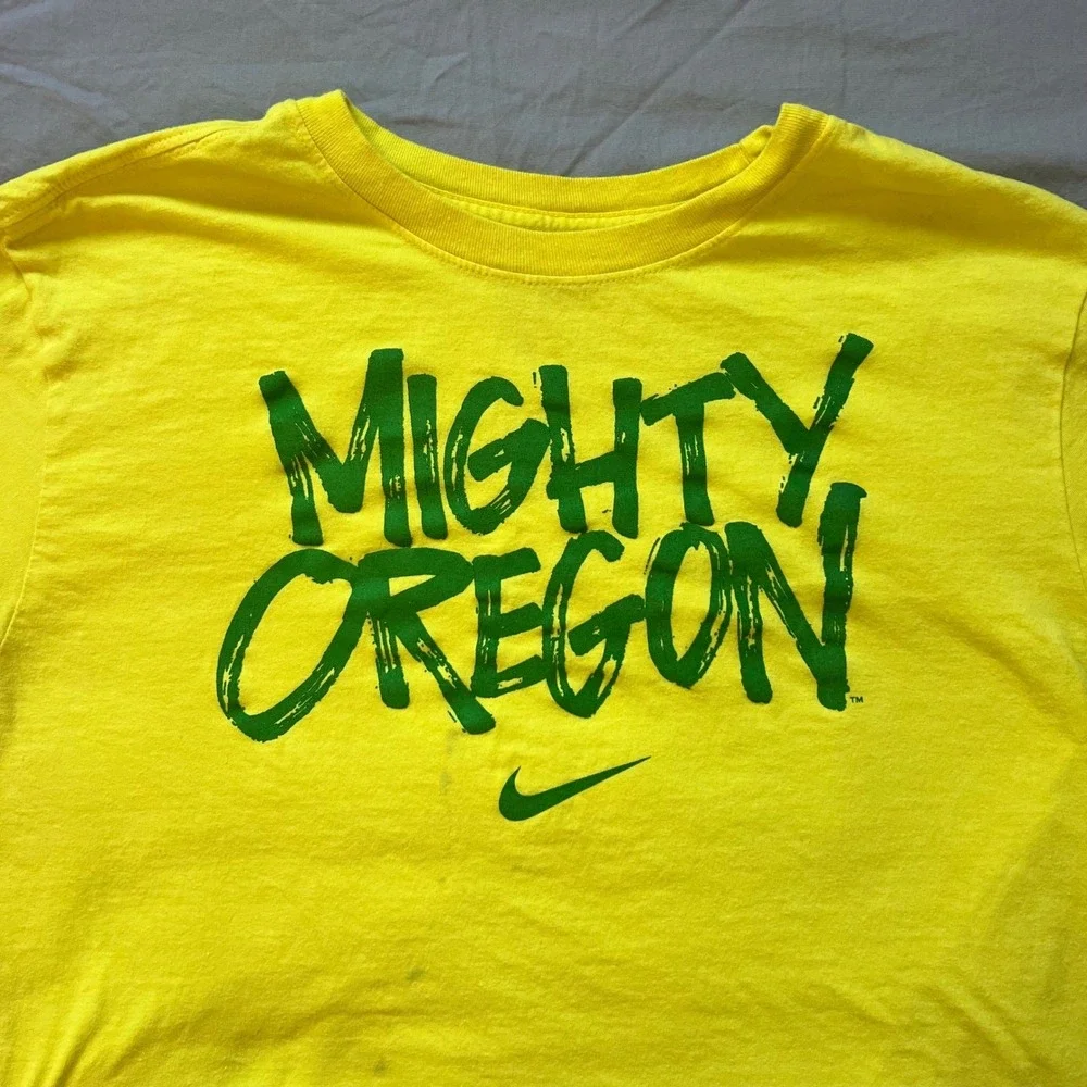Oregon Mighty Ducks T Shirt Mens Medium Yellow Green NIKE Tee College University